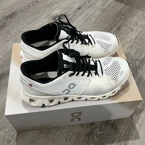 ON CLOUD X SIZE 8 WOMEN'S